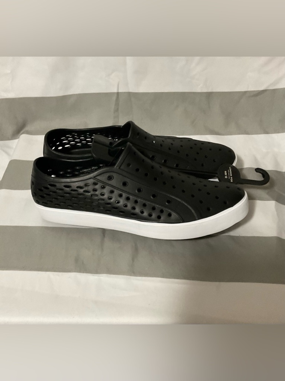 London Fog Black Perforated Slip-On beach shoe Men’s 12 Women’s 13.5-14 New